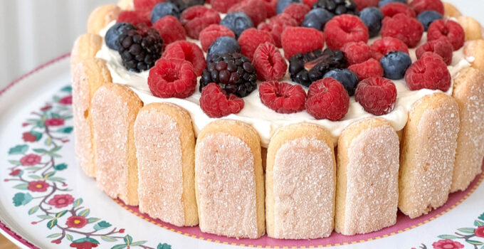 Tort tiramisu cu fructe