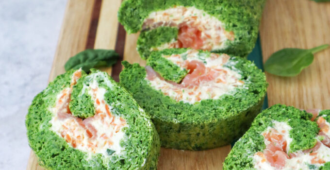Ruladă de spanac cu cremă de brânză și somon afumat